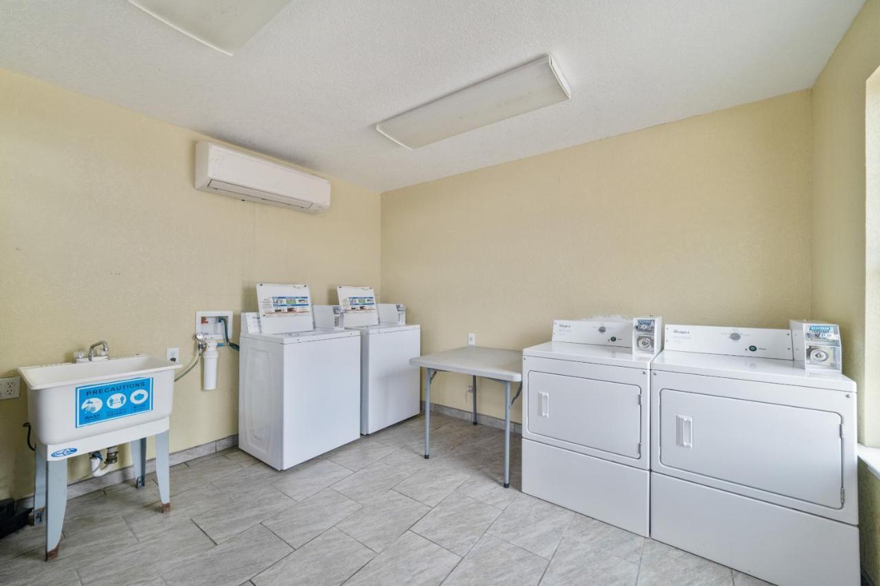 Oyo Hotel Kenedy Downtown - Us 181 Ngoại thất bức ảnh